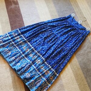 Natural life convertible skirt.